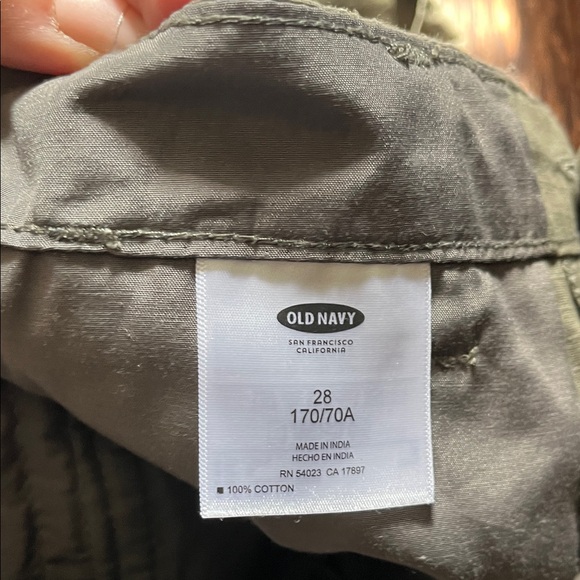 Old Navy Men's Khaki Cargo Shorts - Picture 3 of 4